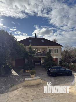 Дом 1098м&sup2;, 4-этажный, участок 35 сот.  