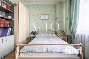 Дом 242м&sup2;, 3-этажный, участок 8 сот.  