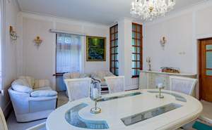 Дом 620м², 3-этажный, участок 10 сот.  