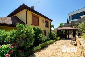 Дом 370м², 2-этажный, участок 12 сот.  