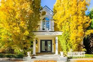 Дом 310м², 2-этажный, участок 9 сот.  