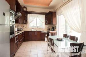 Коттедж 350м², 2-этажный, участок 7 сот.  