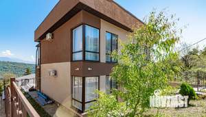 Дом 280м², 2-этажный, участок 10 сот.  