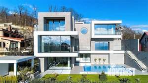 Дом 398м², 3-этажный, участок 7 сот.  