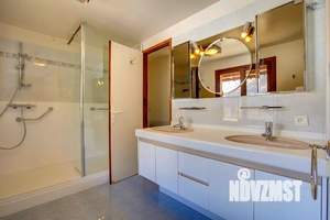 Дом 570м², 3-этажный, участок 25 сот.  