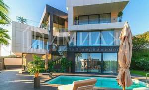 Дом 550м², 3-этажный, участок 10 сот.  