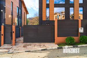 Дом 299м&sup2;, 3-этажный, участок 6 сот.  