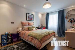 Дом 970м&sup2;, 3-этажный, участок 24 сот.  