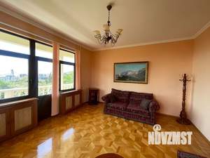Дом 280м², 3-этажный, участок 5 сот.  