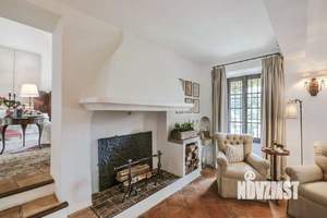 Дом 620м², 2-этажный, участок 30 сот.  