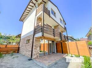 Таунхаус 110м², 3-этажный, участок 1 сот.  