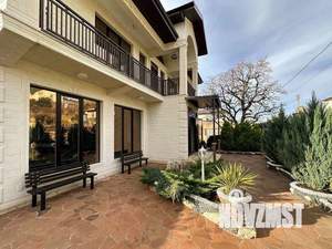 Дом 550м², 3-этажный, участок 8 сот.  