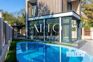 Дом 297м², 3-этажный, участок 8 сот.  