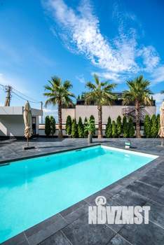 Дом 545м&sup2;, 3-этажный, участок 9 сот.  