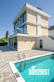 Коттедж 230м², 2-этажный, участок 5 сот.  