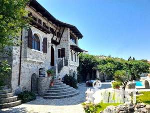 Дом 300м², 3-этажный, участок 30 сот.  