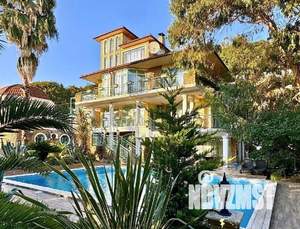 Коттедж 570м², 3-этажный, участок 20 сот.  