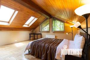 Дом 250м², 3-этажный, участок 15 сот.  