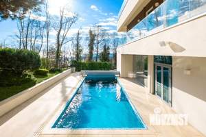 Дом 720м², 4-этажный, участок 17 сот.  