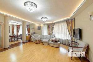 Дом 600м², 3-этажный, участок 25 сот.  