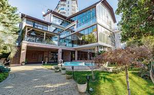 Дом 800м², 3-этажный, участок 11 сот.  