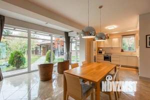 Дом 220м², 2-этажный, участок 10 сот.  