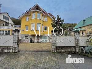 Коттедж 290м², 3-этажный, участок 5 сот.  