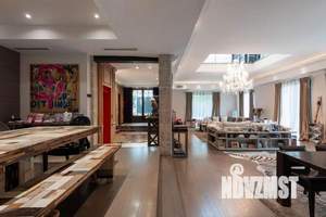 Дом 970м&sup2;, 3-этажный, участок 24 сот.  