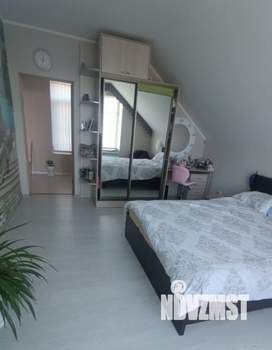 Дом 140м&sup2;, 3-этажный, участок 4 сот.  