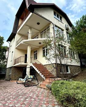 Дом 300м², 4-этажный, участок 12 сот.  