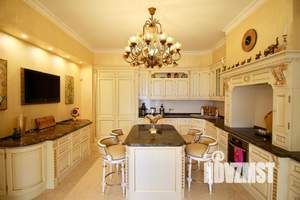 Дом 300м², 2-этажный, участок 10 сот.  