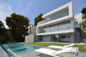 Дом 250м², 2-этажный, участок 7 сот.  