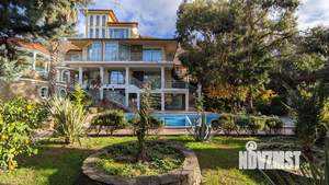 Коттедж 570м², 3-этажный, участок 20 сот.  