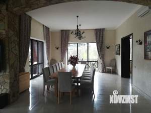 Дом 1200м², 3-этажный, участок 15 сот.  