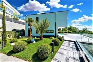 Дом 270м&sup2;, 2-этажный, участок 8 сот.  