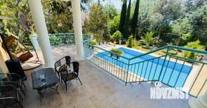 Дом 400м&sup2;, 3-этажный, участок 16 сот.  