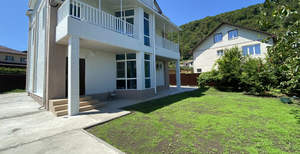 Дом 250м², 3-этажный, участок 6 сот.  