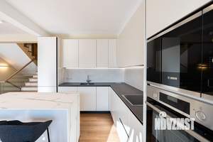 Дом 300м², 3-этажный, участок 7 сот.  