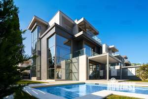 Дом 300м², 2-этажный, участок 6 сот.  