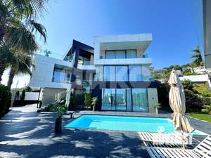 Дом 840м², 3-этажный, участок 10 сот.  