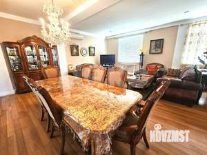 Дом 438м², 3-этажный, участок 6 сот.  