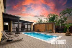 Дом 200м&sup2;, 2-этажный, участок 7 сот.  