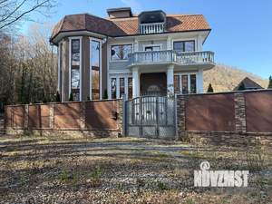 Дом 270м², 3-этажный, участок 8 сот.  