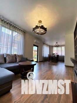 Дом 250м², 2-этажный, участок 6 сот.  