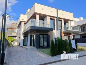 Коттедж 202м², 3-этажный, участок 4 сот.  