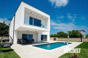 Дом 180м&sup2;, 2-этажный, участок 7 сот.  