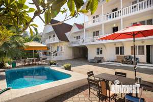 Дом 900м², 3-этажный, участок 15 сот.  