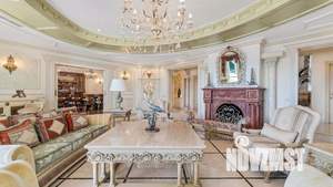 Дом 1400м², 3-этажный, участок 35 сот.  