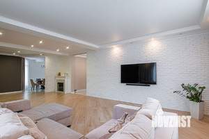 Дом 250м², 2-этажный, участок 7 сот.  