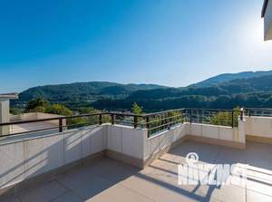 Коттедж 212м², 2-этажный, участок 5 сот.  